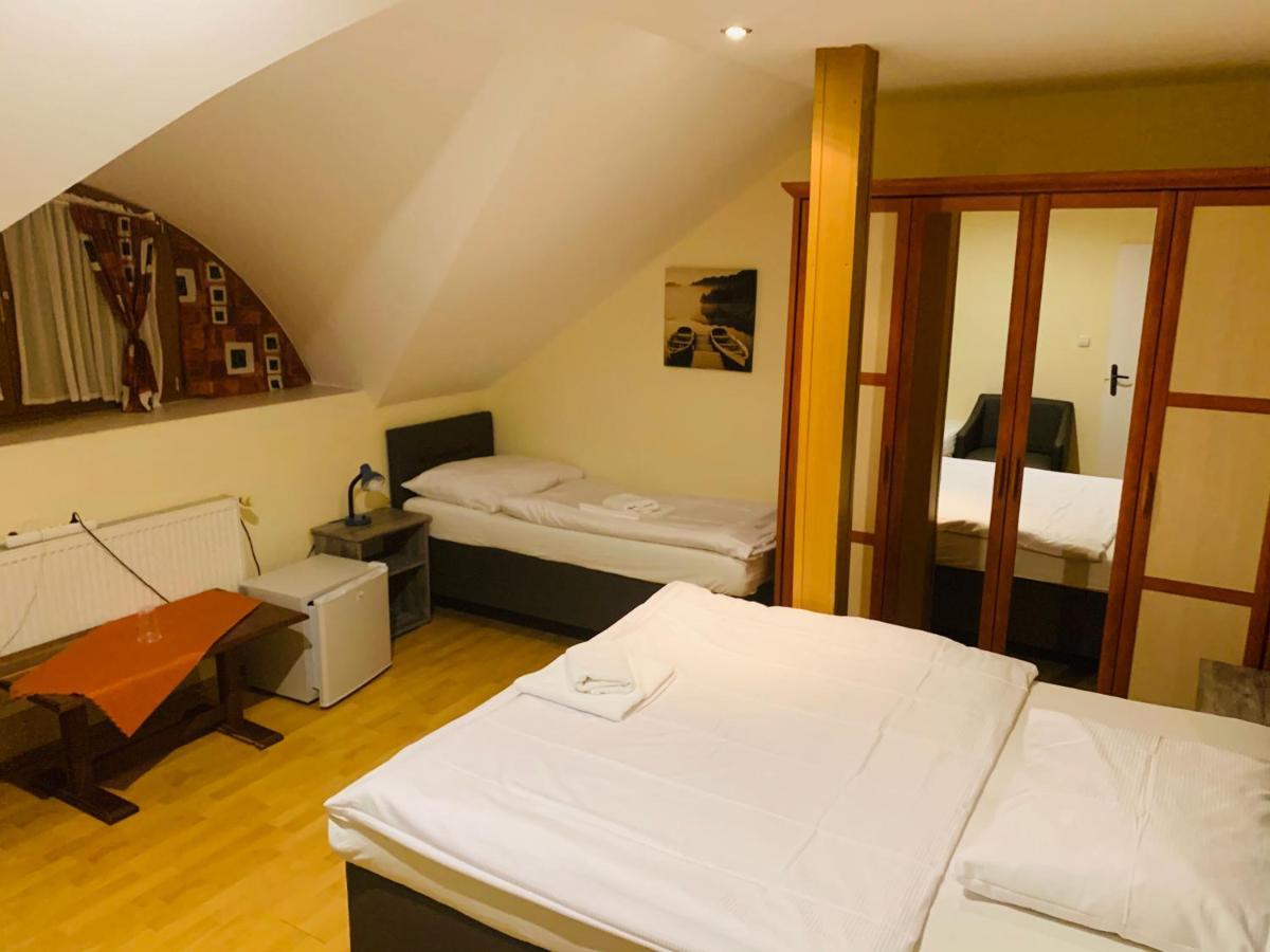 Eder Bed and Breakfast Nesvady Buitenkant foto