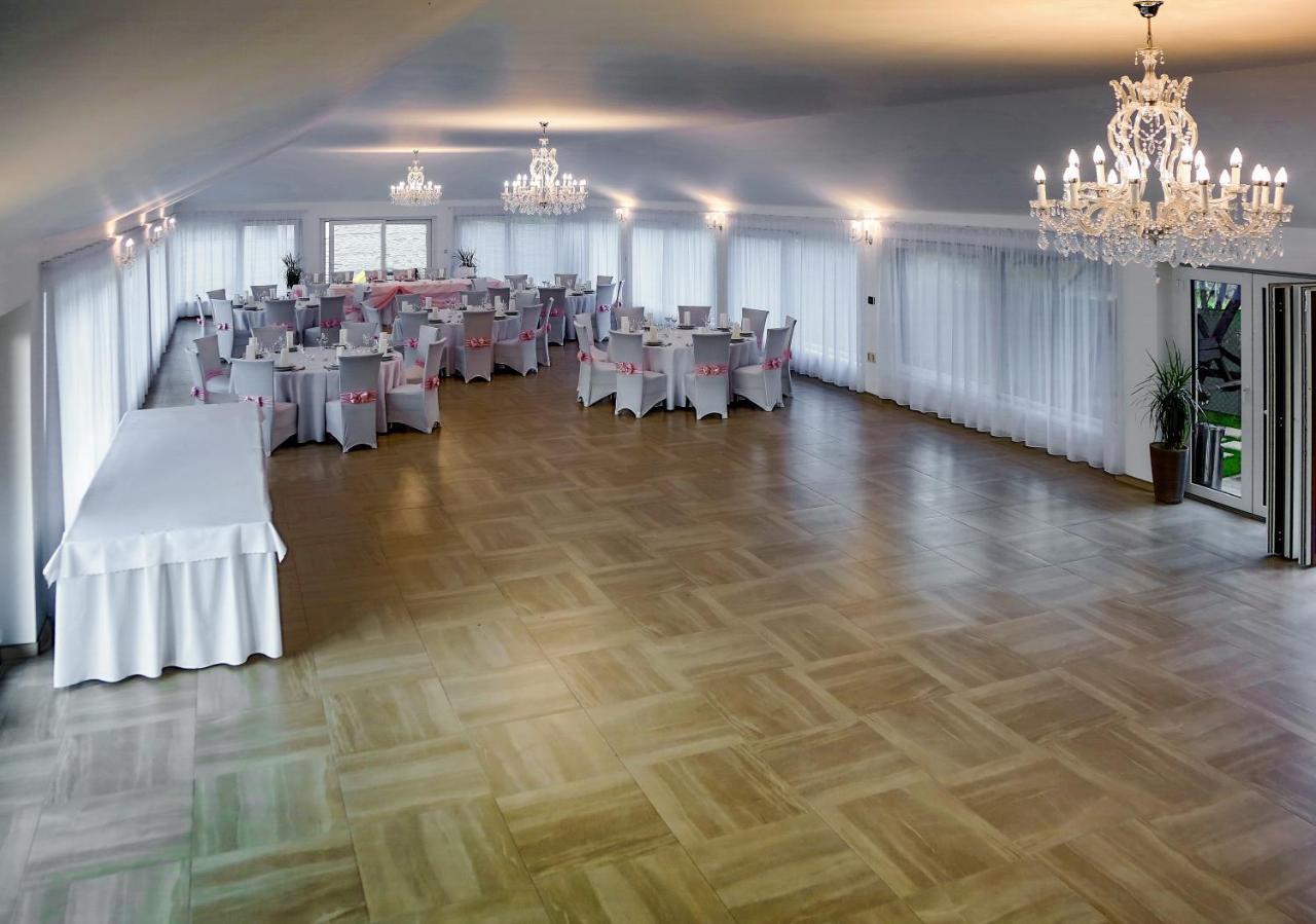 Eder Bed and Breakfast Nesvady Buitenkant foto